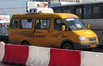 Маршрутное такси. Фото Татьяны Бисноватой, Lenta.Ru