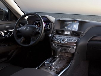 Infiniti M56. Фото Infiniti