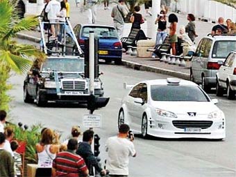 Съемки фильма "Такси-4". Фото с сайта leblogauto.com