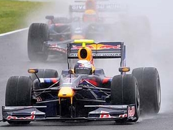 Болиды Toro Rosso под дождем в Хересе в 2009 году. Фото (c) <a href="http://lenta.ru/info/afp.htm">AFP</a>