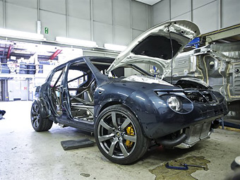 Процесс подготовки Nissan Juke-R. Фото Nissan