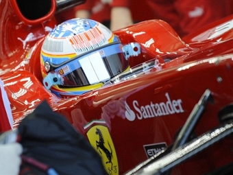Фернандо Алонсо за рулем Ferrari F10 в Валенсии. Фото (c) <a href="http://lenta.ru/info/afp.htm">AFP</a>