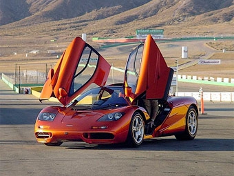 Первый суперкар McLaren - F1