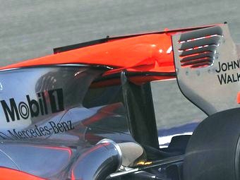 Заднее антикрыло McLaren. Фото Bridgestone