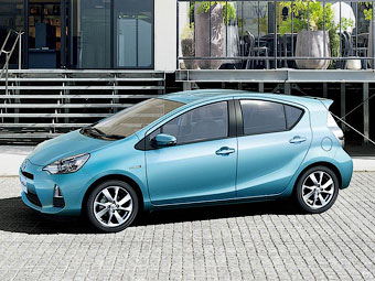 Toyota Aqua ����� ����������� �� ��������� ������ ��� ������ Prius �
