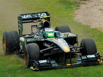 Болид Lotus. Фото (c) <a href="http://lenta.ru/info/afp.htm">AFP</a>