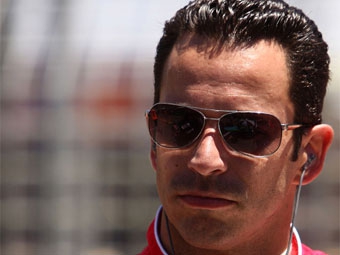 Хелио Кастроневеш во время этапа IndyCar Series на трассе Surfers Paradise, 2008. Фото с сайта motorsport.com