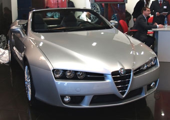 Alfa Romeo Spider. Фото Lenta.Ru