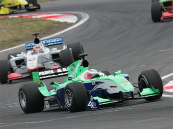 Адам Кэрролл (Ирландия) и Нил Яни (Швейцария). Вторая гонка A1GP в Таупо, 2009. Фото с сайта a1gp.com