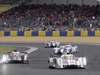 Audi R18 e-tron quattro возглавляет "24 часа Ле-Мана". Фото Audi