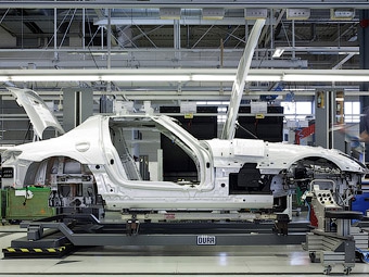Линия сборки Mercedes-Benz SLS AMG. Фото Mercedes-Benz