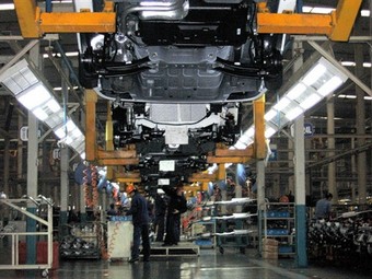 Завод Geely в Китае. Фото (c) <a href="http://lenta.ru/info/afp.htm">AFP</a>