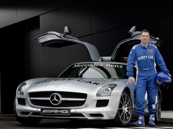 Mercedes-Benz SLS AMG и Бернд Майландер. Фото с сайта autoblog.nl
