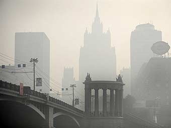 Смог в Москве. Фото (c) <a href="http://lenta.ru/info/afp.htm">AFP</a>