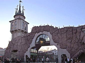Вход в Московский зоопарк. Фото пользователя Simm с сайта wikipedia.org