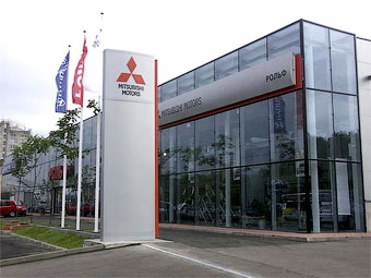 Дилерский салон Mitsubishi. Фото с сайта finam.ru