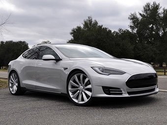 Прототип Tesla Model S. Фото Tesla