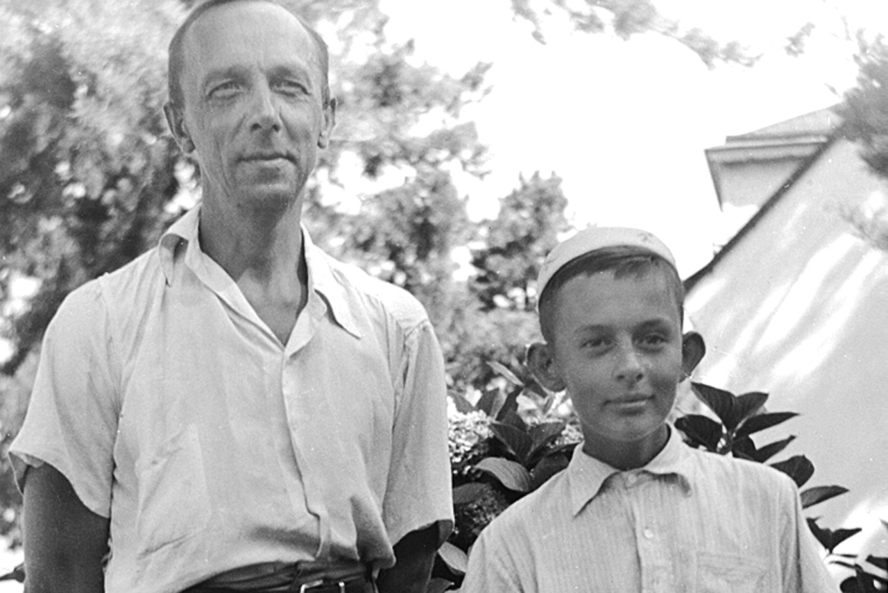 С отцом под Батуми, начало 1950-х