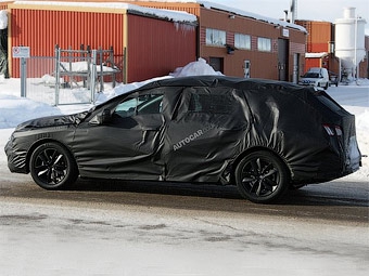 Шпионский снимок универсала Peugeot 508. Фото с сайта autocar.co.uk