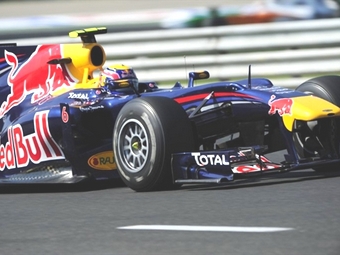 Болид Red Bull. Фото (c) <a href="http://lenta.ru/info/afp.htm">AFP</a>