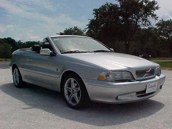 Volvo C70. Фото с сайта distinctivemotorcars.com
