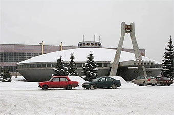 Территория завода "Москвич". Фото Lenta.Ru