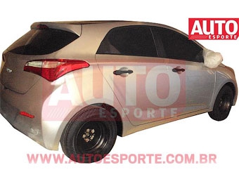 Шпионский снимок нового хэтчбека Hyundai. Фото с сайта Autoesporte.com.br