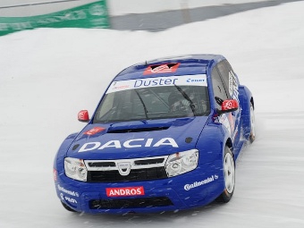 Ален Прост на Dacia Duster. Фото с официального сайта соревнований