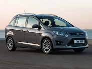 Ford Grand C-MAX -- преемник достаточно популярного в нашей стране компактвэна C-MAX. Автомобиль доступен с тремя бензиновыми двигателями объемом 1,6 литра мощностью 125, 150 и 180 лошадиных сил, а также с одним двухлитровым турбодизельным 140-сильным мотором. Бензиновые двигатели агрегатируются только с механическими пяти- и шестиступенчатыми коробками передач, а дизельная версия - только с шестиступенчатой преселективной роботизированной трансмиссией. Цены начинаются от 816 тысяч рублей.