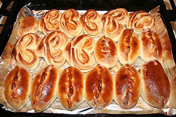 Пирожки из дрожжевого теста в духовке рецепты простые и вкусные Пирожки из дрожжевого теста в духовке рецепты простые и вкусные