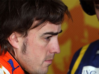 Фернандо Алонсо во время тестов "Формулы-1" в Хересе, 2009. Фото с сайта motorsport.com