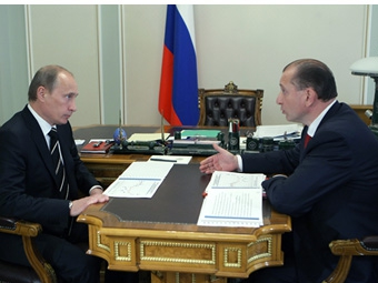 Владимир Путин и Владимир Артяков. Фото с сайта premier.gov.ru