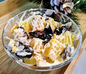Фотография рецепта Салат из курицы с ананасами, грибами и сыром