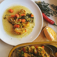 Куриное филе в лимонном соке с овощами и тимьяном