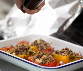 Фотография рецепта Запеченный перец с кускусом и фетой на подложке из запеченных овощей