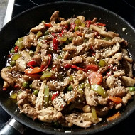 Курочка со сладким перцем и стручковой фасолью по-восточному
