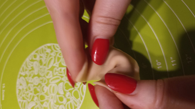 Фото шага рецепта Домашние пельмени из готового теста 191133 шаг 7