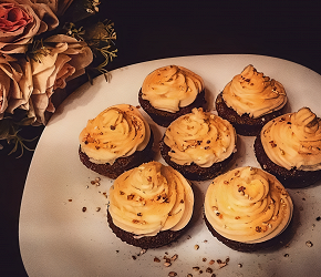Фотография рецепта Морковные капкейки с апельсиновой цедрой (Carrot cupcakes with orange zest)