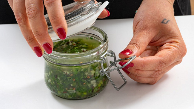 Фото шага рецепта Пикантная заправка для салата с помидорами 174038 шаг 10