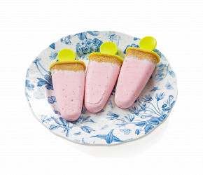 Фотография рецепта Клубничное мороженое-чизкейк на палочке (popsicle)