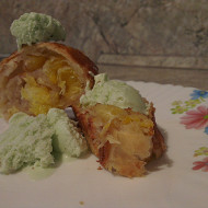 Штрудель с бананом и мандаринами