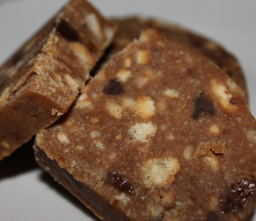 Фотография рецепта Шоколадная колбаса с изюмом и орехами