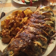 Запеченный карп с грибами