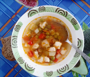 Фотография рецепта Куриный суп с овощами и горошком