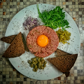 Фотография рецепта Тартар из говядины с каперсами автор Алексей Зимин