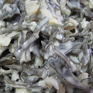 Салат из морской капусты с яйцом и овощами