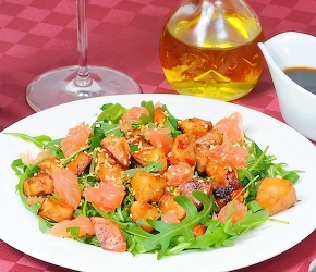 Фотография рецепта Салат с рукколой, курицей и грейпфрутом