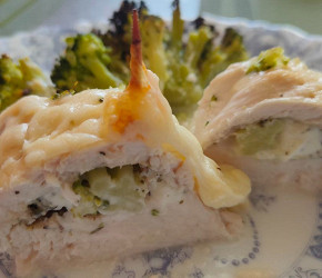 Фотография рецепта Куриные конвертики с брокколи и сыром