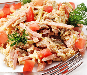 Фотография рецепта Салат из бекона с сыром, грецкими орехами и каперсами