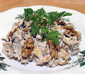 Фотография рецепта Салат с курицей и черносливом